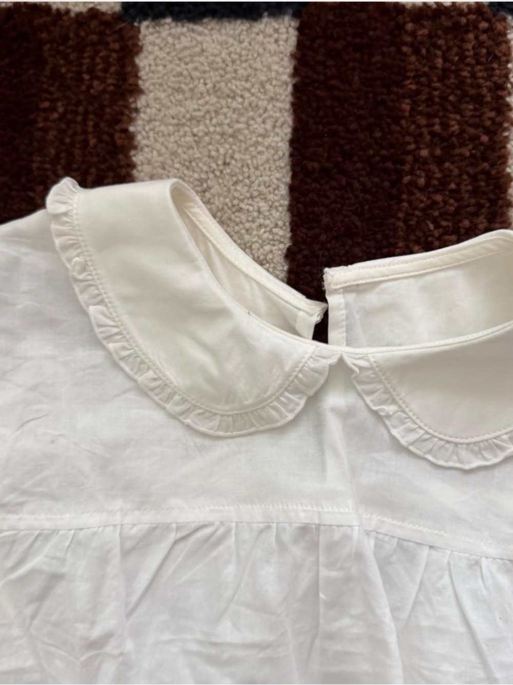 White Cropped Peter Pan Blouse - Picture 2 of 5